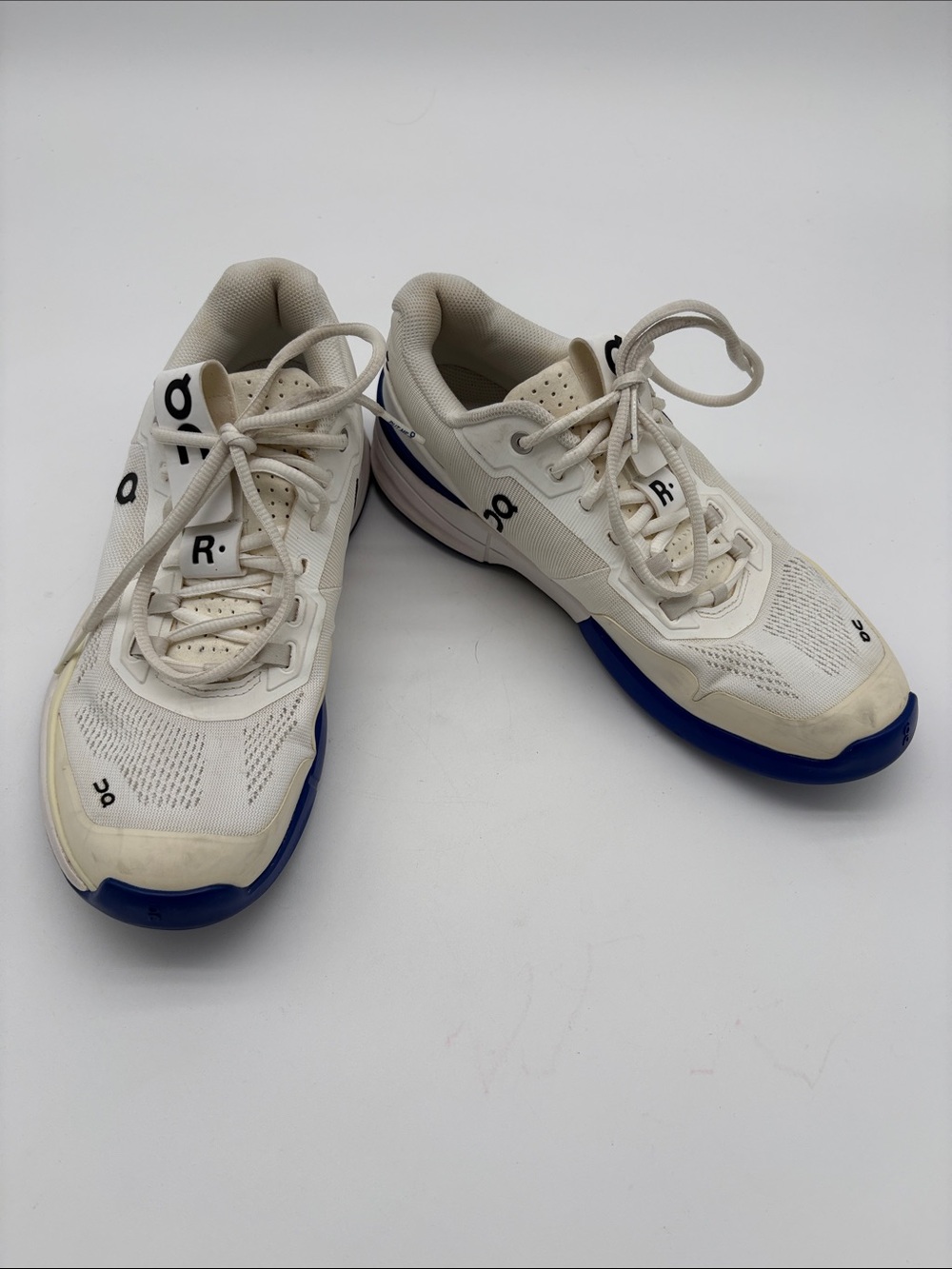 On Running The Roger Pro White Blue Tennis Sneaker Shoes Women Size 10 BLEMISH